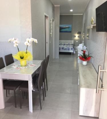 RICCIARDELLI HOLIDAY HOMES in paese di fronte al Mare