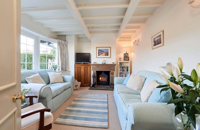 RIGG COTTAGE, pet friendly, with open fire in Sandsend