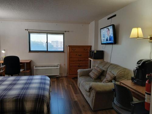 Right by OSU Stadium and Schottenstein Ctr - Walk to your game or concert, free guest parking