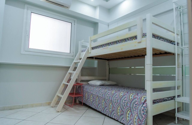 Right in the heart of a vibrant city, yet quiet,quality and cosy appartment.