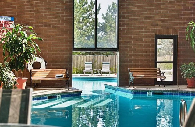 Right Near Downtown! Amazing Room, Indoor/Outdoor Pool, Enjoy the Fantastic View