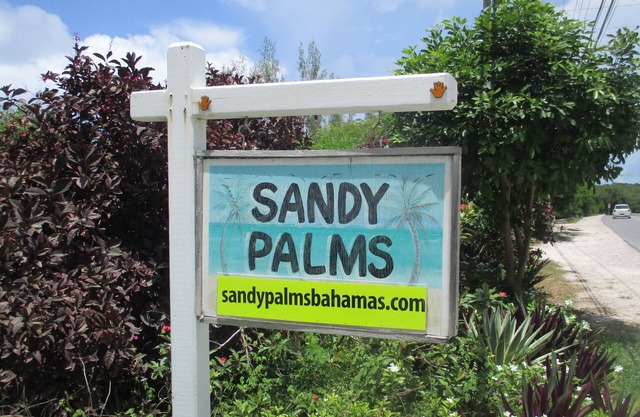 Right on HOOPERS BAY BEACHFRONT our COMFORTABLE QUEEN BED STUDIO for 2