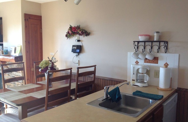 Rimfire Lodge 307 - Deluxe Full Studio with Full Kitchen, Sleeps 4