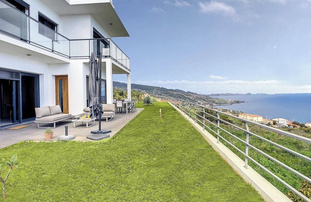 Rising Sun Villa spacious home with breathtaking sea views from every window