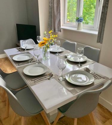 Risinghurst, Oxford, an ENTIRE 2beds, 2bathrooms, free Wi-Fi, Free Parking