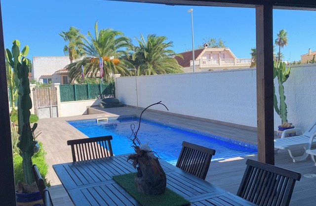 Riumar Nature 38, villa at 100 meters from the beach in the urbanization of Riumar.