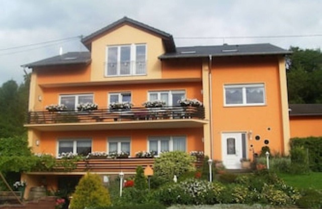 Rivaner vacation apartment with balcony