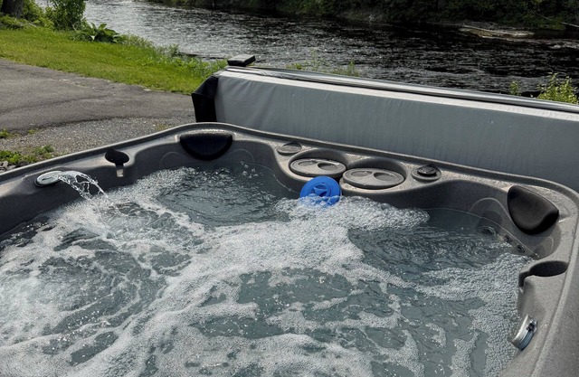 River Escape Retreat! Spacious 5-bedroom! Close to trails!