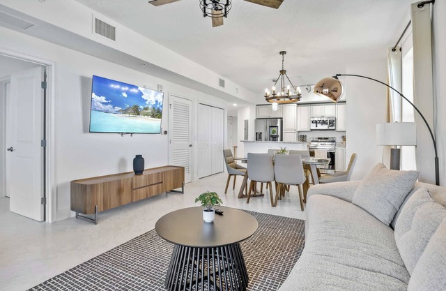 RIVER FLY IN: The Merritt, Launchpad Lookout View