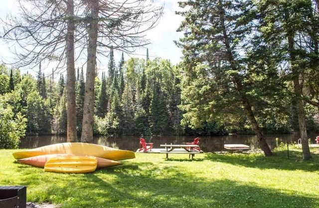 River Haven Retreat - Three Bedroom Cottage, Sleeps 8