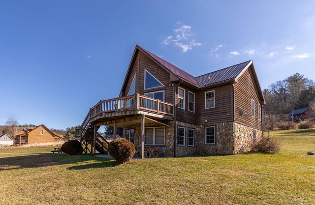River House at Meadow Landing - Awesome Riverfront Cabin on the New River in Todd