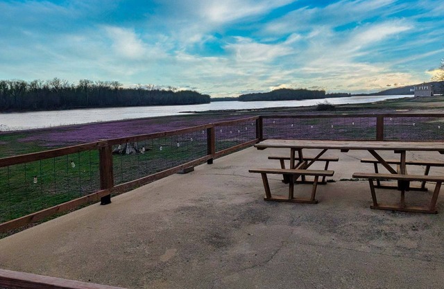 River Life Landing - Cozy, Relaxing home along Mississippi River - Grafton, IL