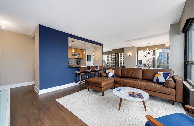 River North Luxury Condo 2 King Beds 2 Baths