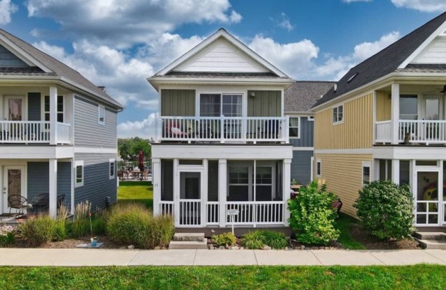 River Retreat | 2 Bed, 2.5 Bath