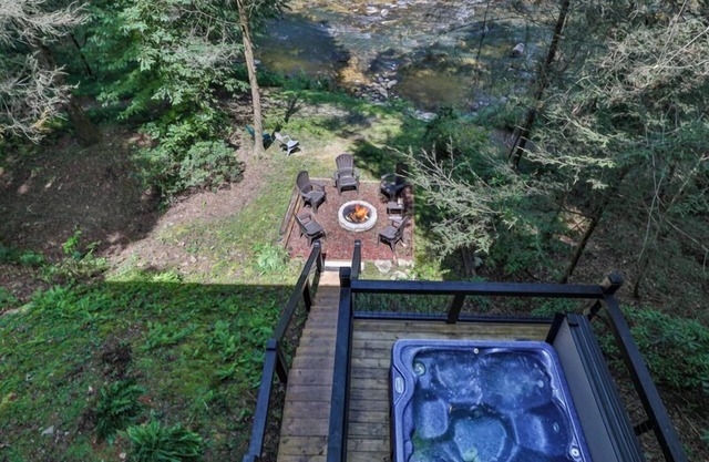 River Spirit - Fishing Stream, Hot Tub, Dog Friendly/Minimum Age Requirement of