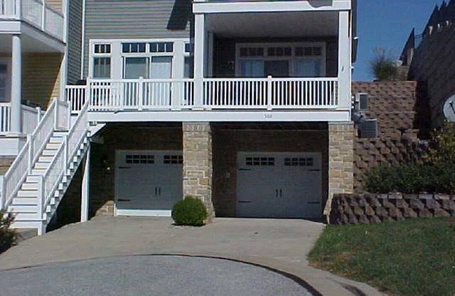 River View TH w/Patio- 1 block from Main St
