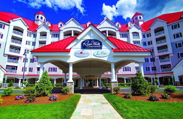 River Walk Resort One bedroom Suite w/balcony & mount view from 5th floor VIP.