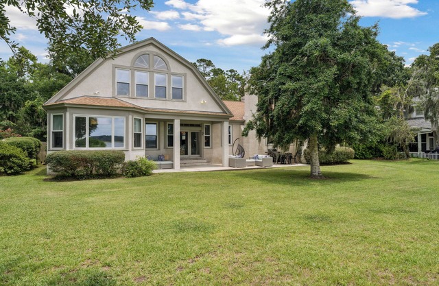 Riverfront 7 BR/5 BA Estate+Dock