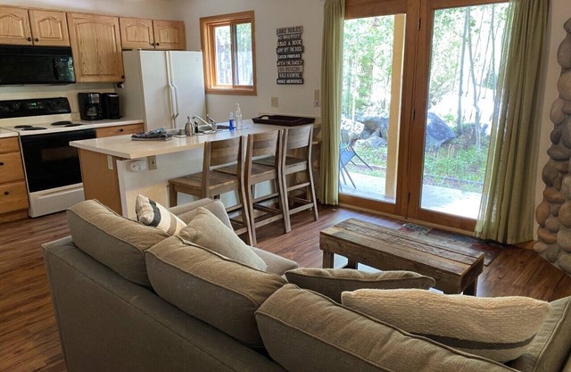 Riverfront Condo #1w/patio,1blk 2 town,King bed,Wifi-200mbps, 40min 2 WinterPark