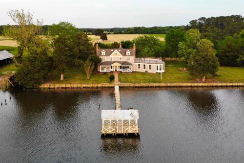 Riverfront Gem with Fire Pit in Eden