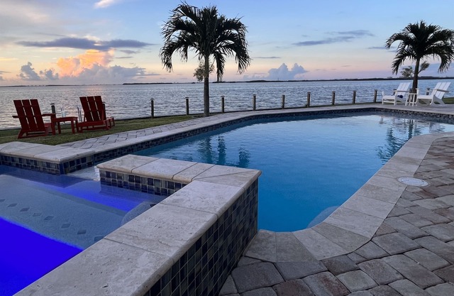 Riverfront-Heated Pool/Spa-Game Room-Bikes