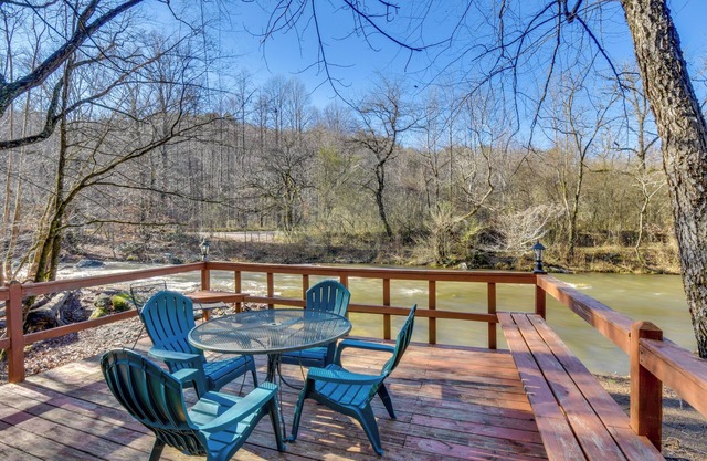 Riverfront Helen Cabin w/Hot Tub & Deck!