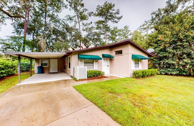 Riverfront Home with Private Dock, Boat House & Boat Lift - Fireplace & W/D