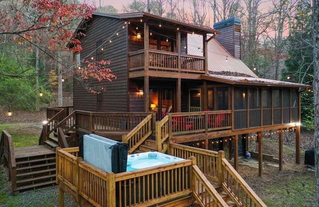 RiverFront - Pet Friendly - Paved Roads-Close to Vineyards and Downtown Ellijay!