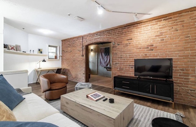 Riverfront Retreat 2 Units 3BR Free Parking