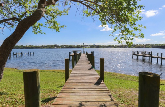 Riverfront Retreat, Private Docks, on Small Acreage.