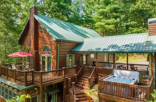 Riverfront - Secluded - 10 minutes to town!