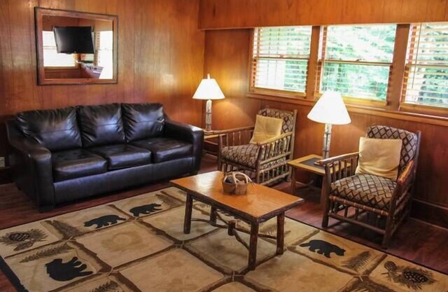 Riverside Cabin, minutes to Downtown Gatlinburg
