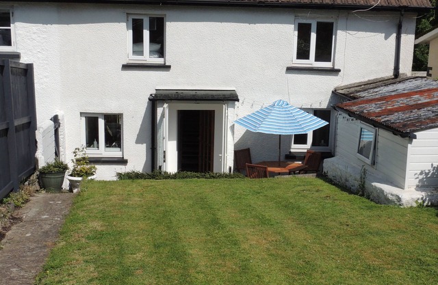 Riverside Cottage With Garden And Woodburner