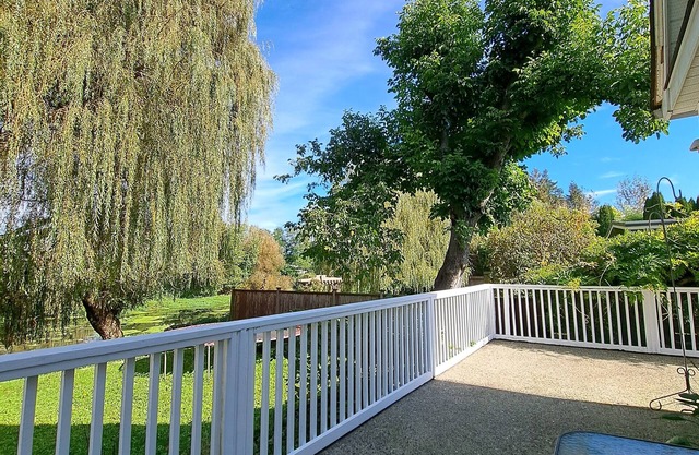 Riverside Escape on the Hope River