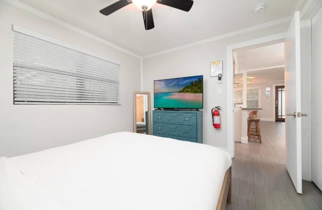 Riverside Park Tropical Flat #1 Charming apartment in lovely Fort Lauderdale.