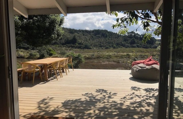 Riverside Retreat - 3 Bedrooms + Fully Contained Sleepout + Hot Tub