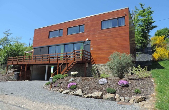 Riverside Retreat with Sauna