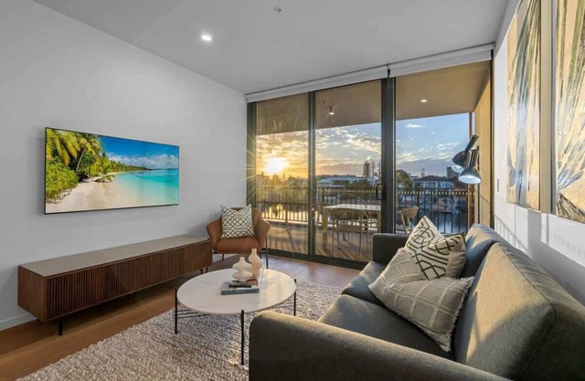 Riverview Retreat Pet-Friendly Apt + Pool/Parking