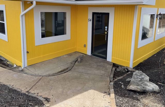 Roadhouse Sleeps 20!!