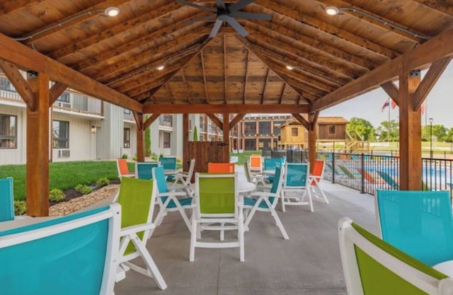 Roark Downtown Branson, Pools, Playground!