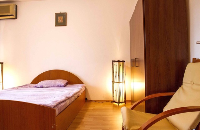 Robbie`s Exciting Offer- Studio Victoriei