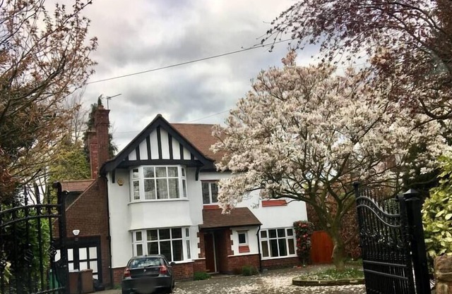 Robin Hood Lodge QMC/NU/NTU/Park/City Centre