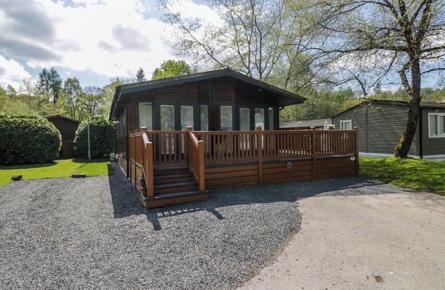 ROBIN'S LODGE, family friendly, with pool in Troutbeck Bridge