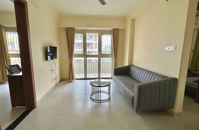 Robin's Roost: 2BHK Modern AC Flat in Wakad, Pune