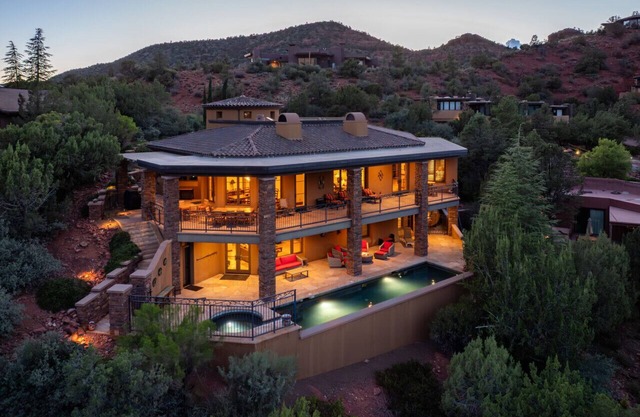 Roca Vista - 6,000 Sqft Uptown Gem Heated Pool/Spa/Sauna/Fire Pit