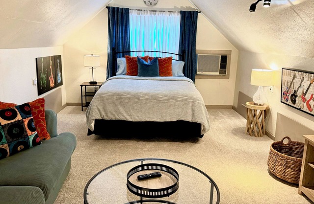 Rock & Roll Suite CLE - 1 Bedroom/1 bathroom near Downtown Cleveland, OH