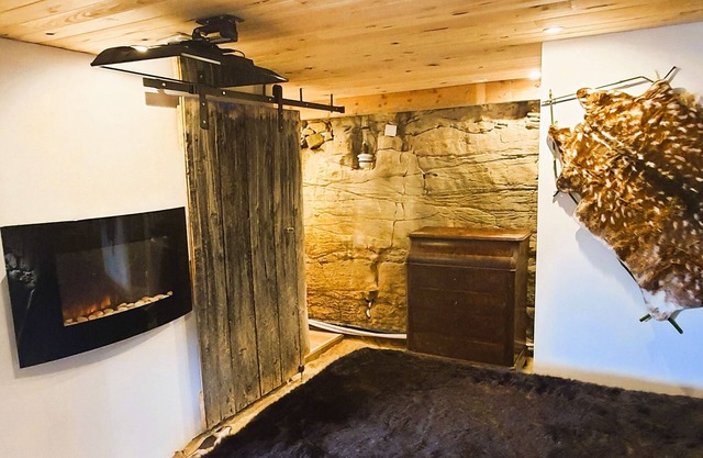 Rock shelter, independent single room