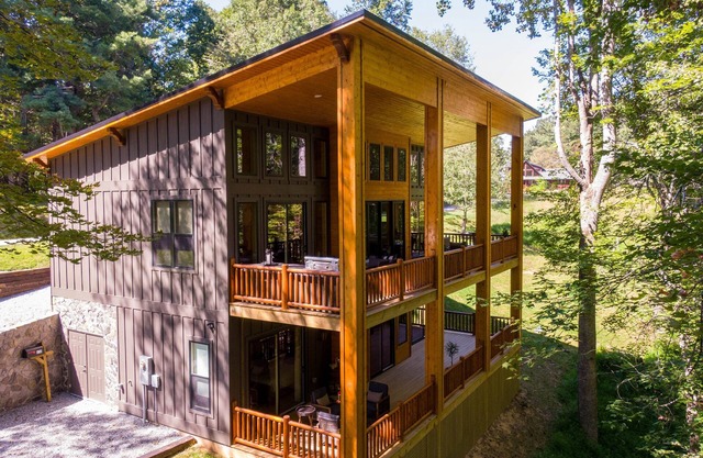 Rocky Creek Retreat - Private home with river access