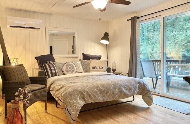 Rocky River Retreat - Pet Friendly, Riverfront!