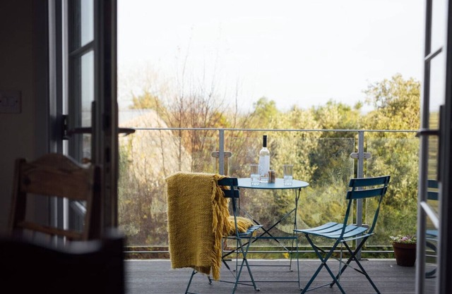Rogeston House Hay-loft · Converted Hay-loft with Stunning Countryside Views